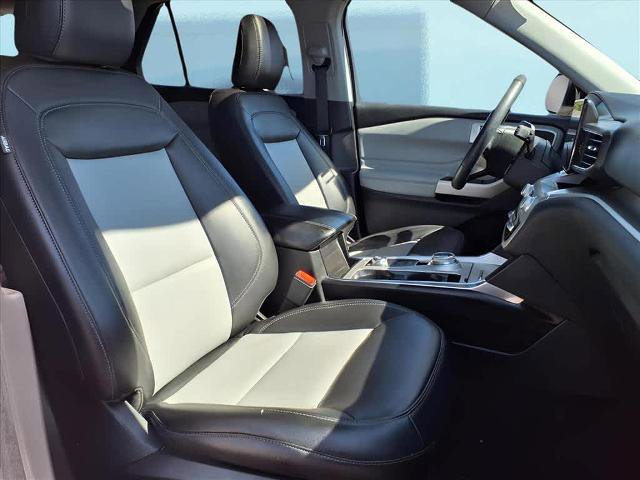 Certified 2022 Ford Explorer XLT w/ Equipment Group 202A image 11