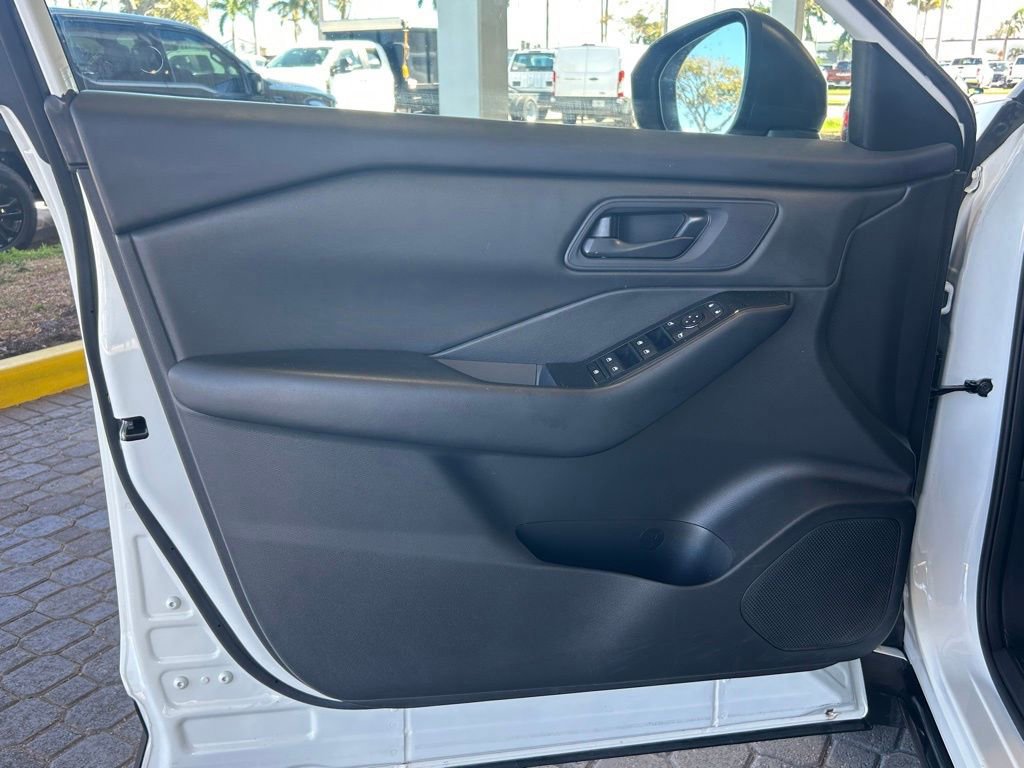 Used 2024 Nissan Rogue S image 34