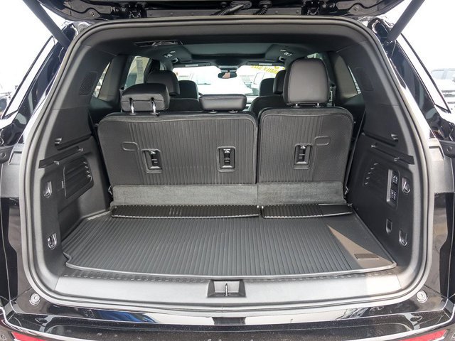 Used 2025 Buick Enclave Avenir w/ Trailering Package, 5000 lbs. AWD/4WD image 31