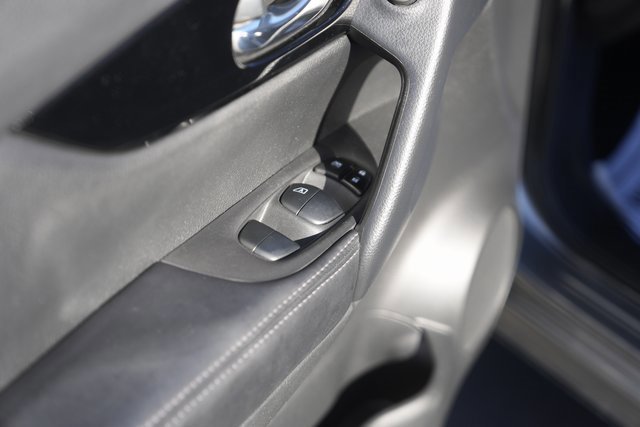 Used 2021 Nissan Rogue Sport SV image 28