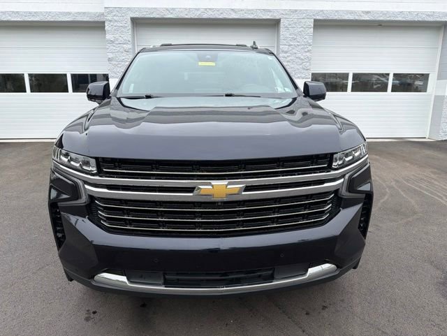 Used 2023 Chevrolet Suburban LT w/ LT Signature Plus Package AWD/4WD image 3