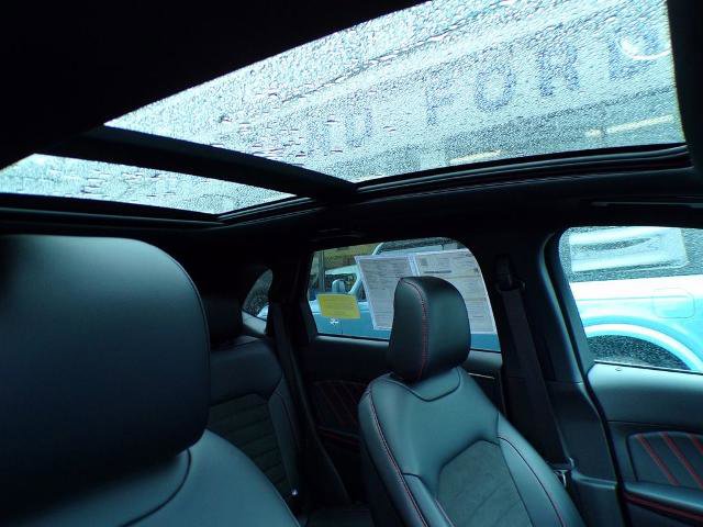 Certified 2024 Ford Edge ST-Line AWD/4WD image 12