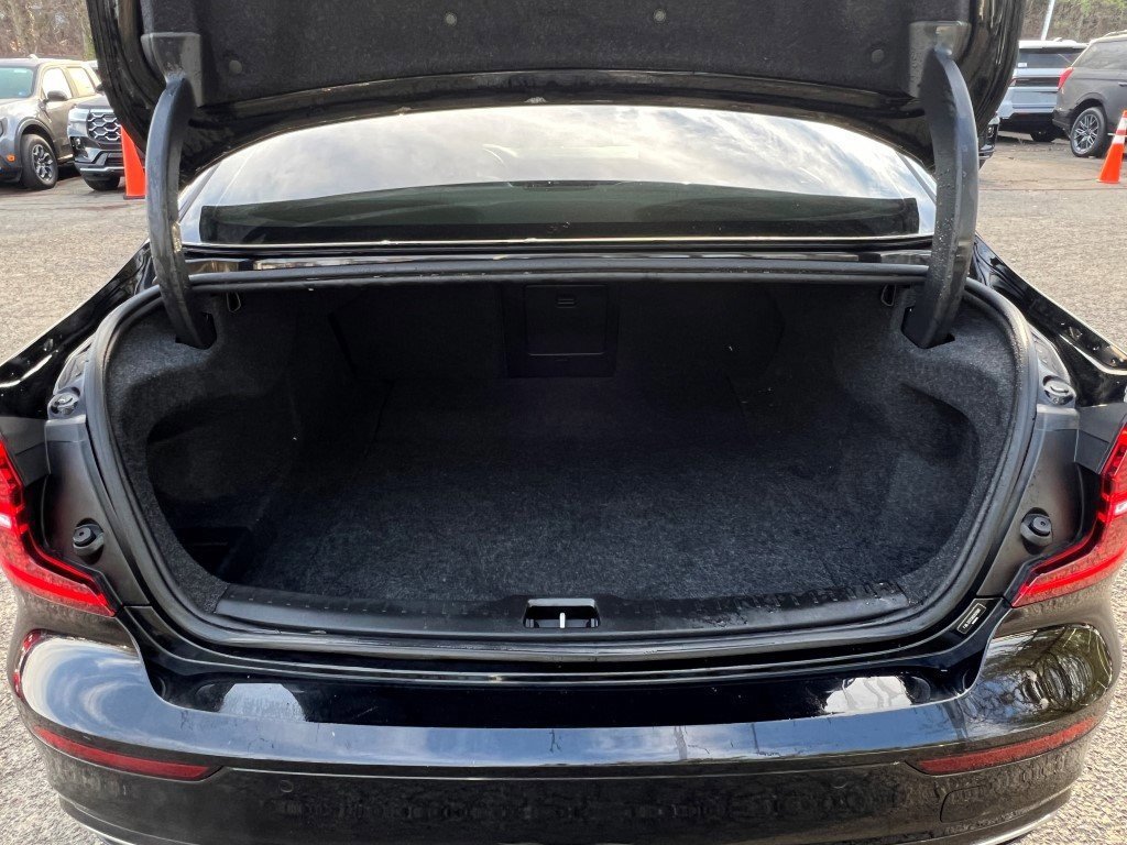 Used 2022 Volvo S60 B5 Momentum w/ Climate Package image 14