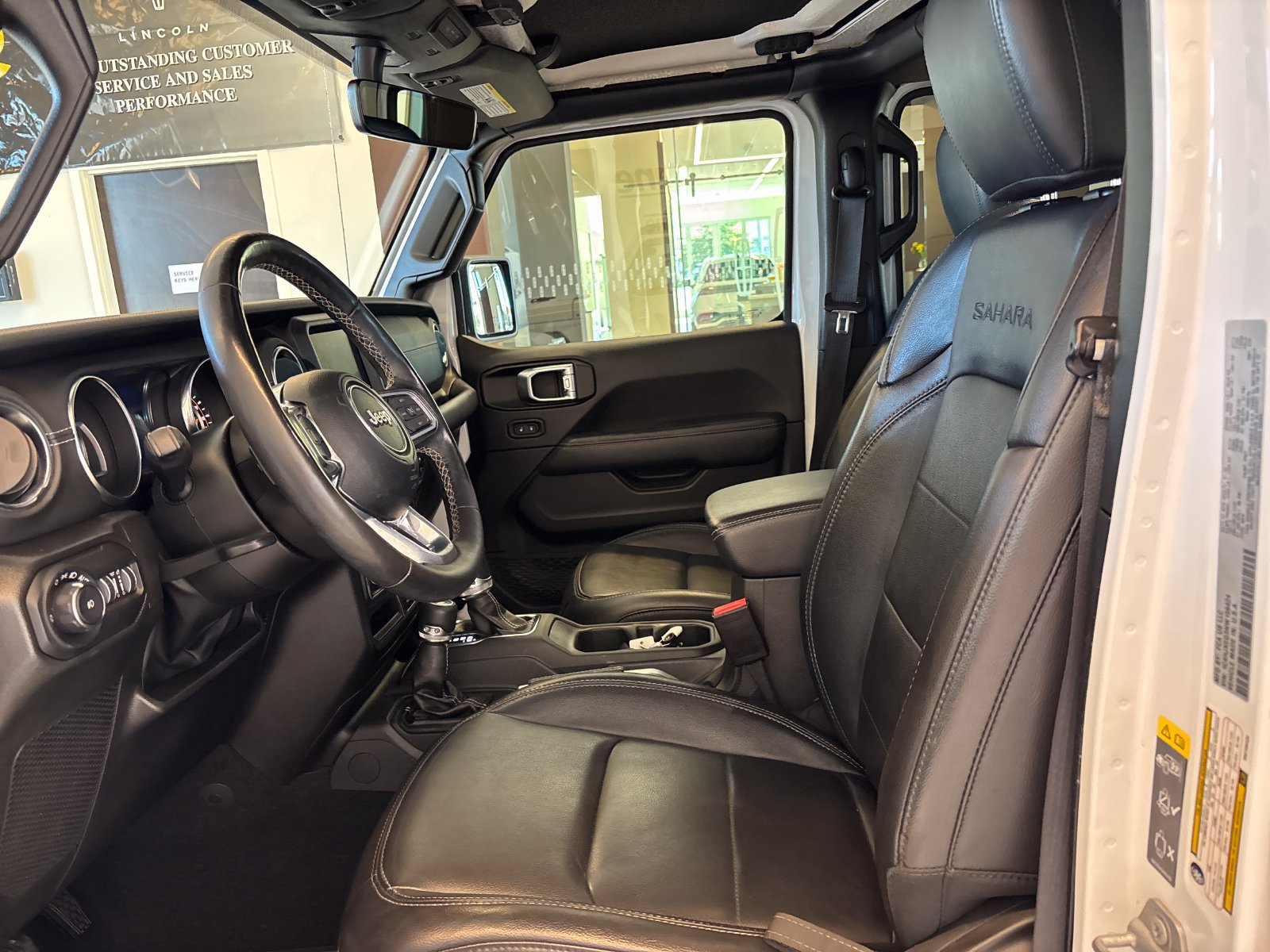 Used 2022 Jeep Wrangler Unlimited Sahara w/ LED Lighting Group AWD/4WD image 12