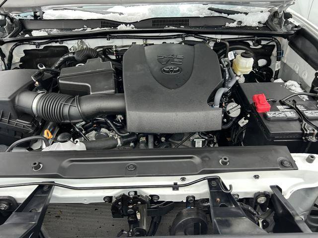 Used 2022 Toyota Tacoma SR5 w/ Technology Package AWD/4WD image 9