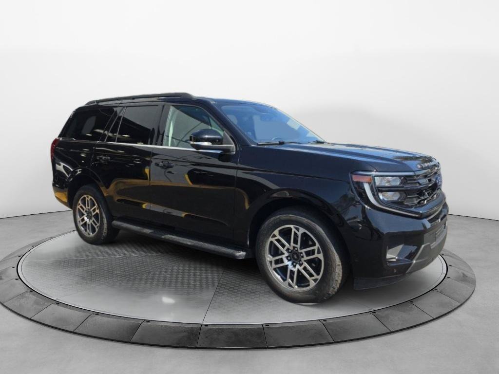 Certified 2025 Ford Expedition Active AWD/4WD image 3