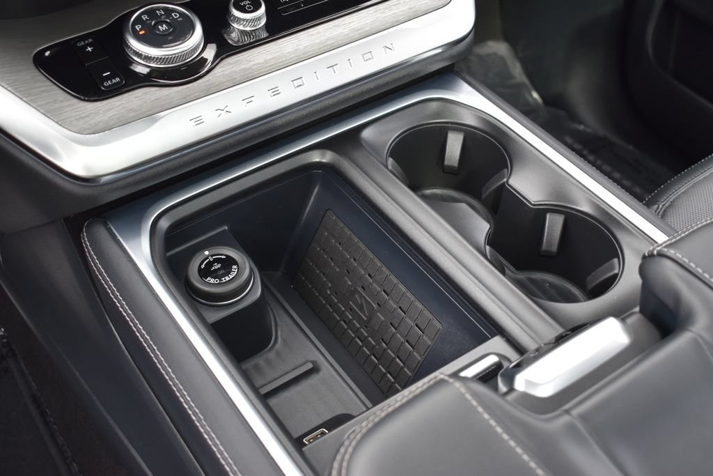 Certified 2025 Ford Expedition Platinum AWD/4WD image 19