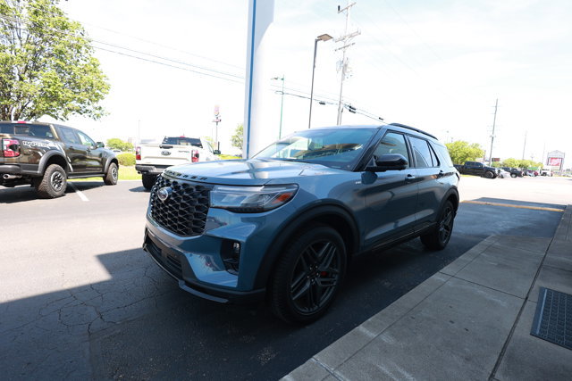 Certified 2025 Ford Explorer ST-Line w/ Premium Package AWD/4WD image 6