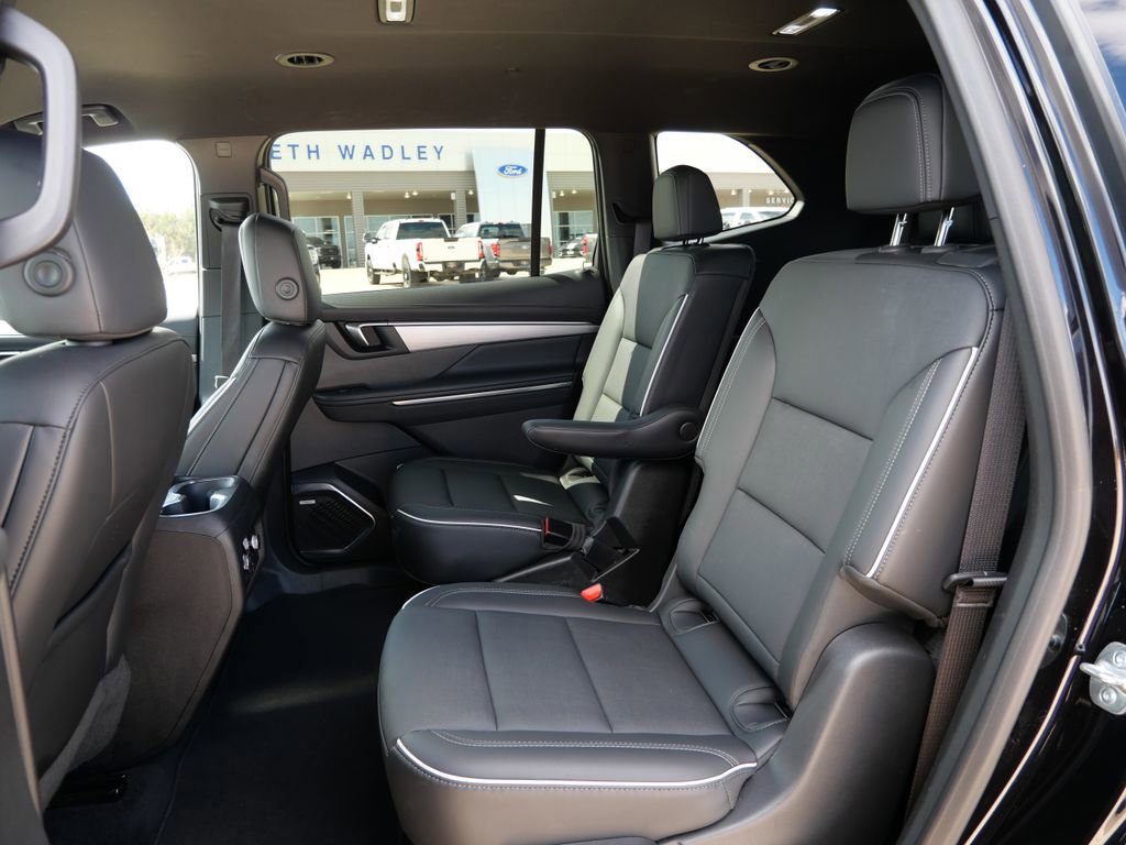 Used 2025 Buick Enclave Preferred image 15