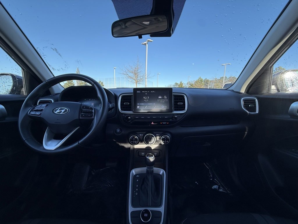 Used 2025 Hyundai Venue SEL image 29