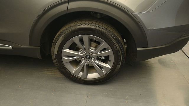 Certified 2025 Ford Explorer Active w/ Active Comfort Package AWD/4WD image 9
