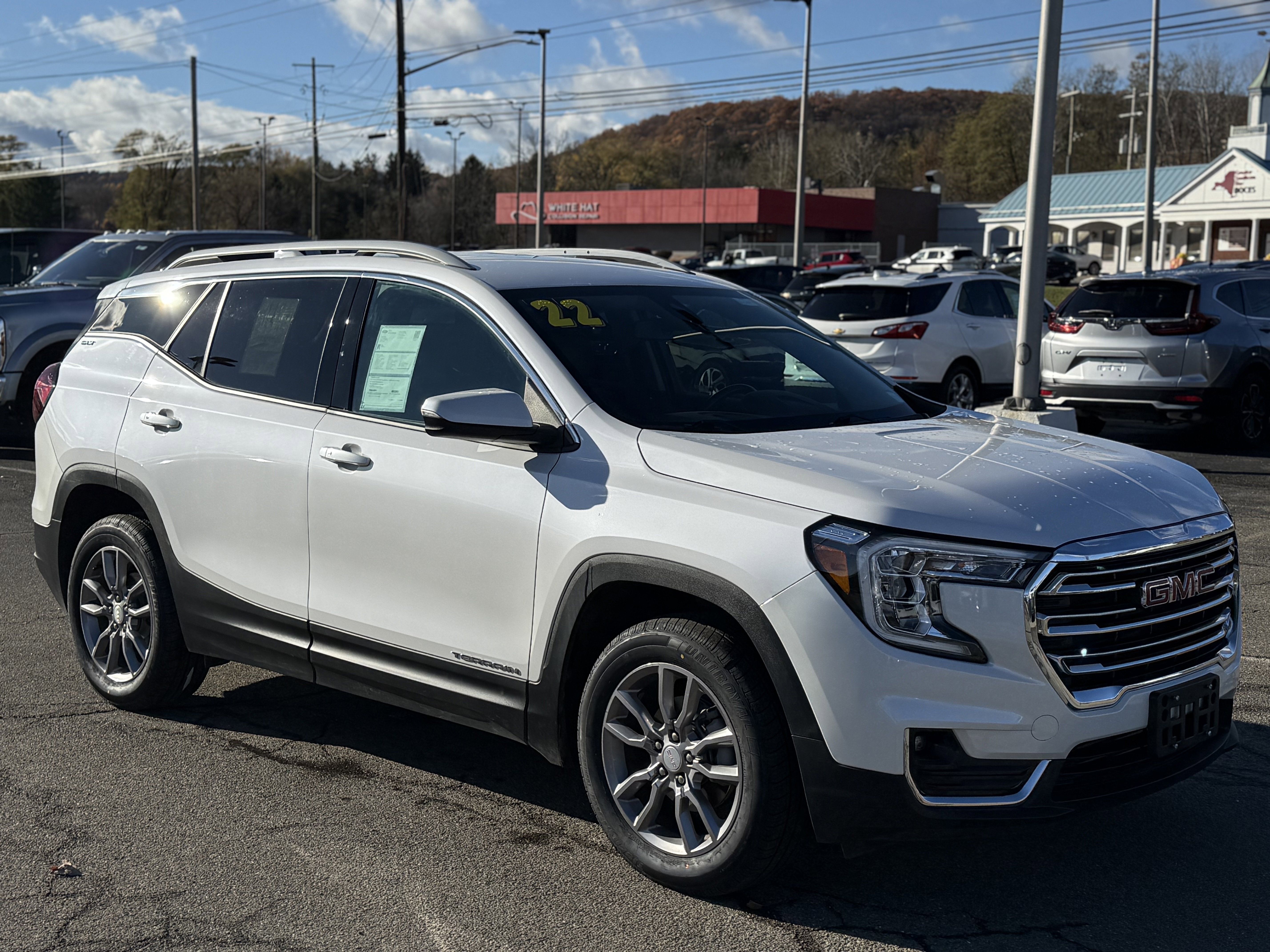 Used 2022 GMC Terrain SLT w/ Infotainment Package II image 1