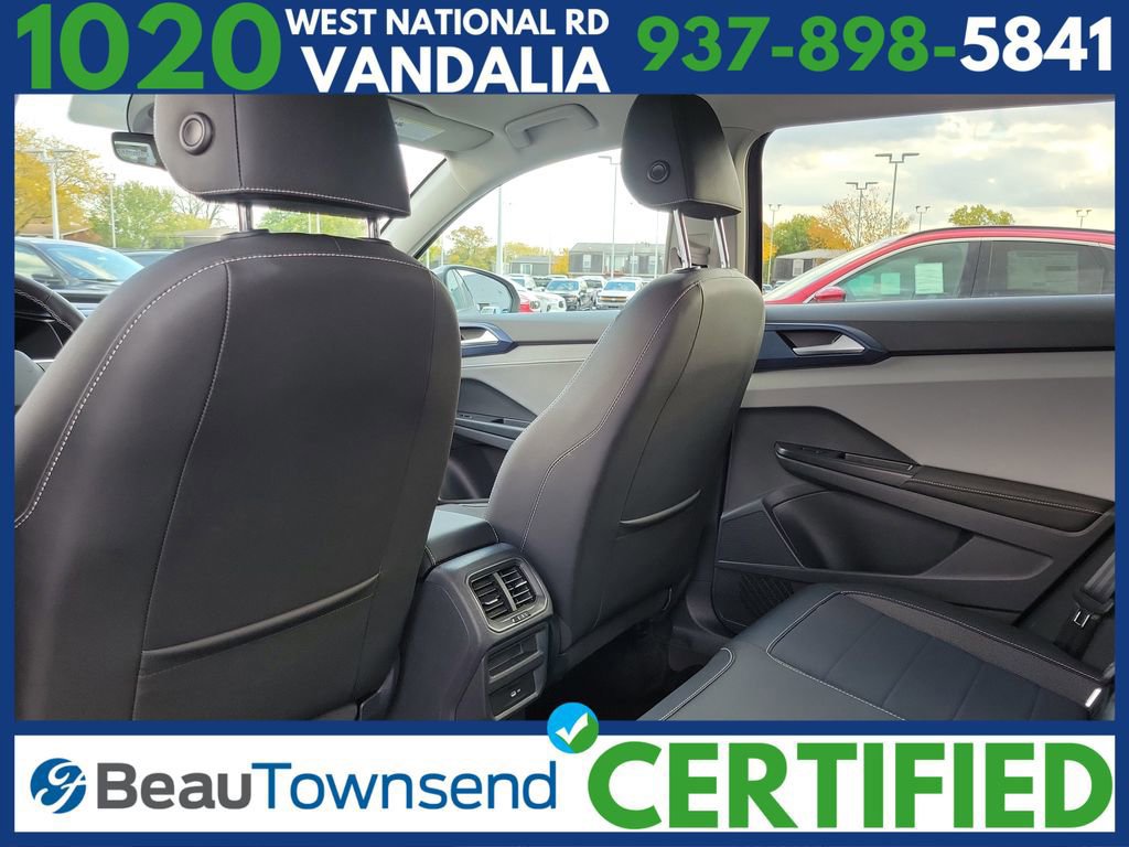 Used 2024 Volkswagen Taos SE image 15