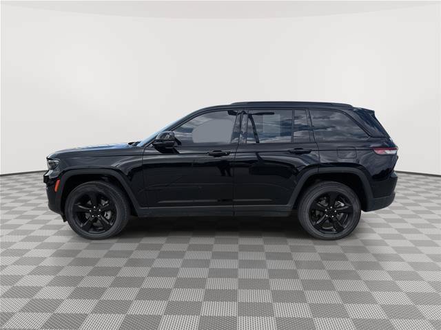 Used 2024 Jeep Grand Cherokee Altitude AWD/4WD image 4