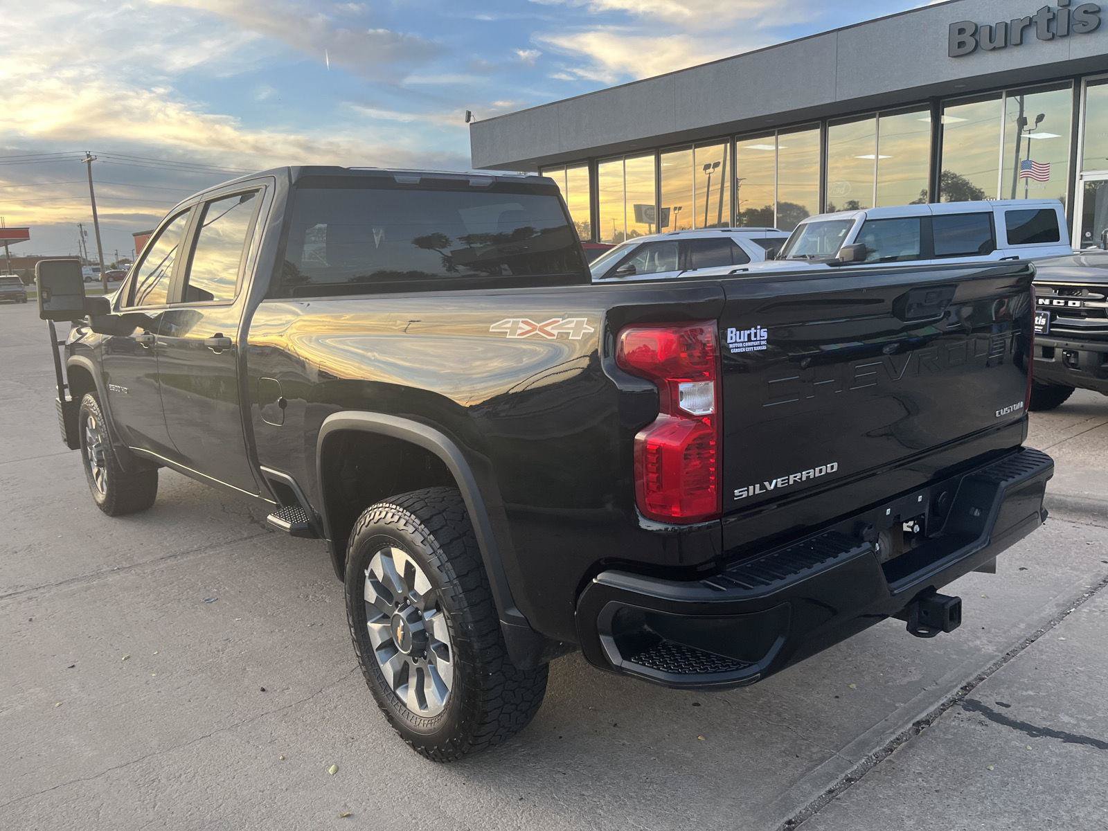 Used 2022 Chevrolet Silverado 2500 Custom w/ Custom Value Package AWD/4WD image 8
