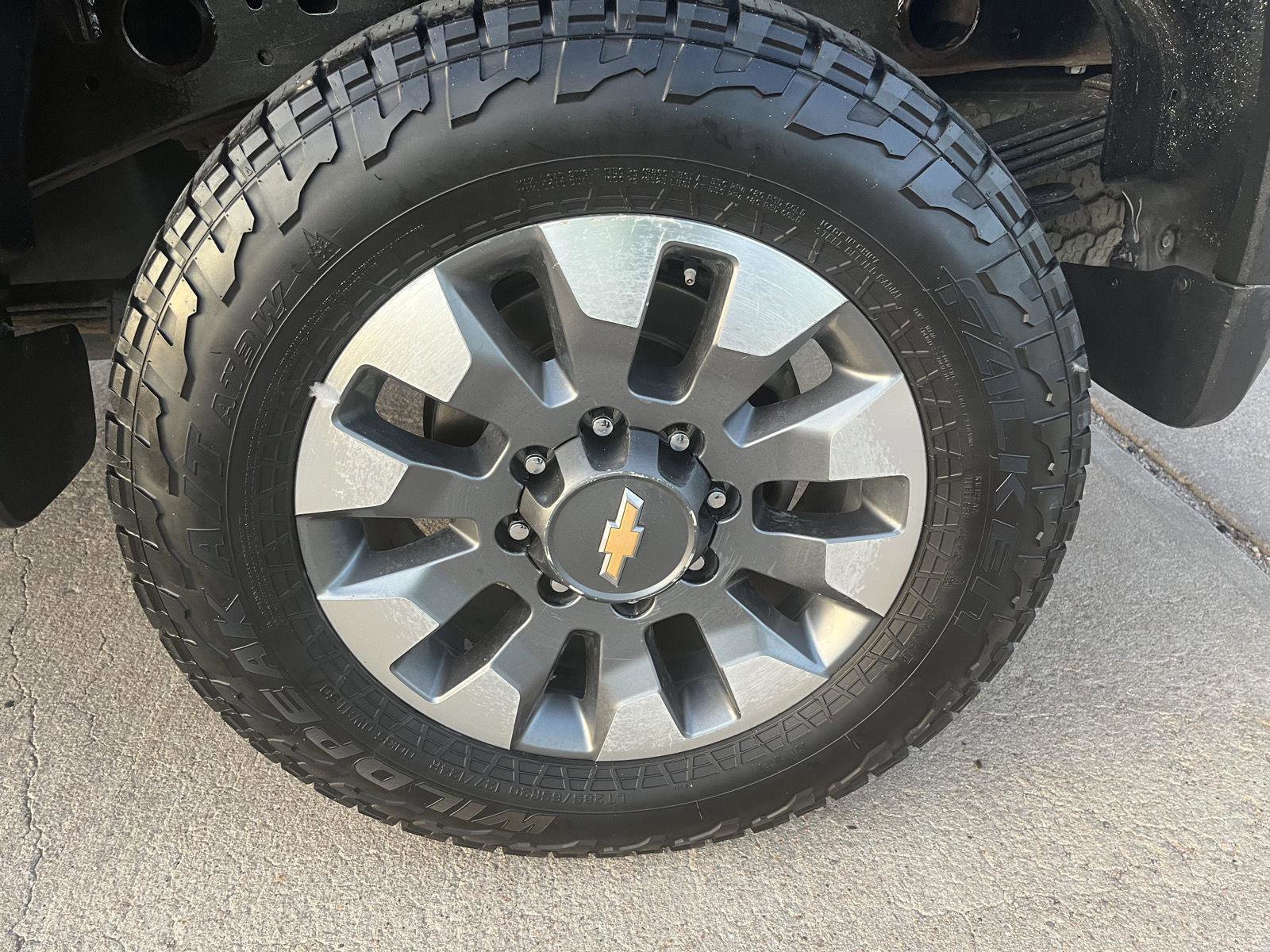 Used 2022 Chevrolet Silverado 2500 Custom w/ Custom Value Package image 8