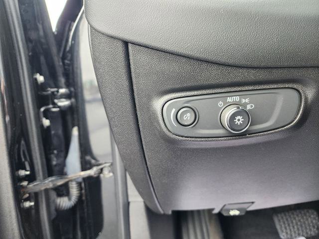 Used 2018 Chevrolet Equinox LT image 18