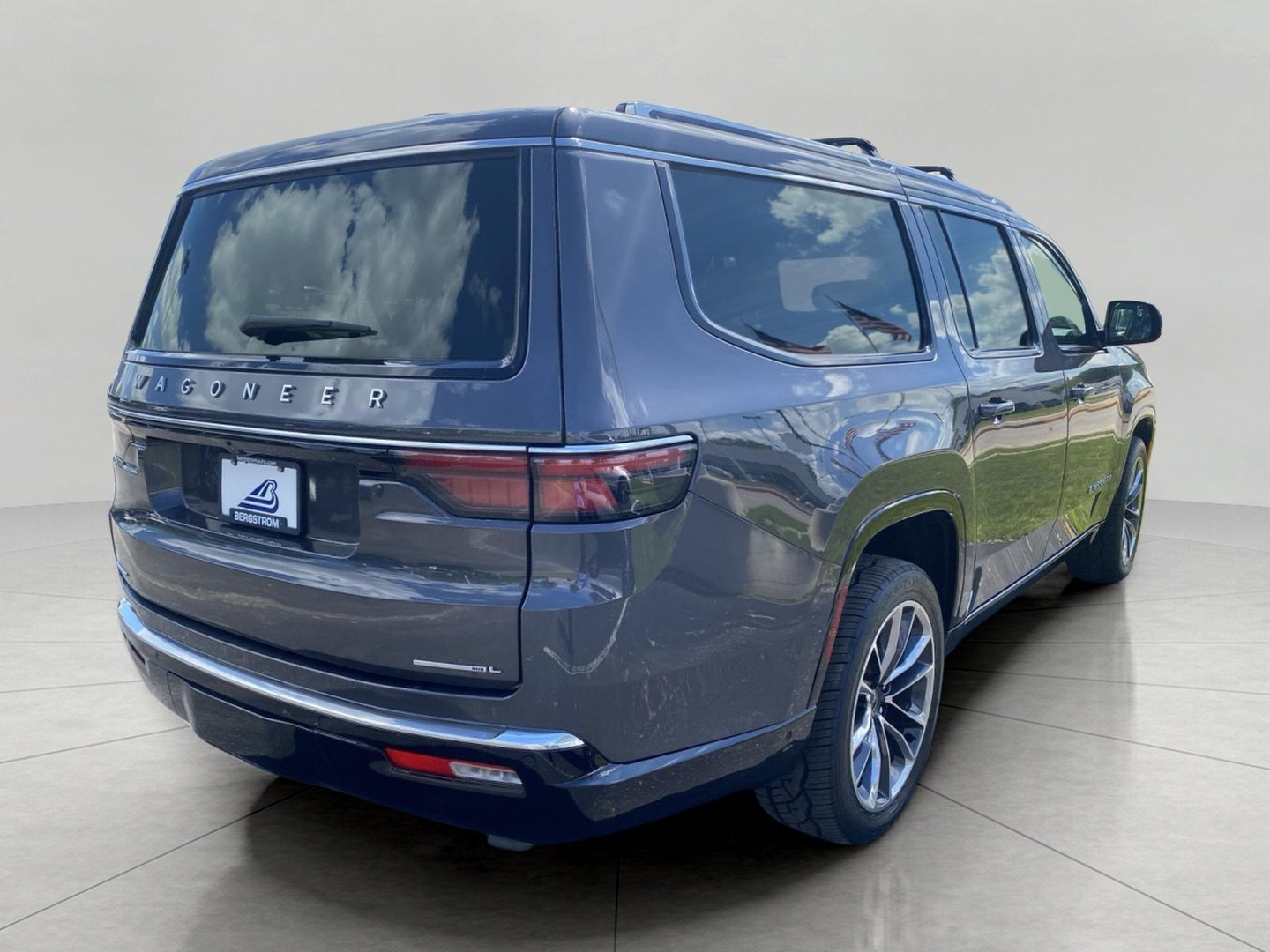 Used 2023 Jeep Wagoneer L Series III w/ Premium Group I AWD/4WD image 10