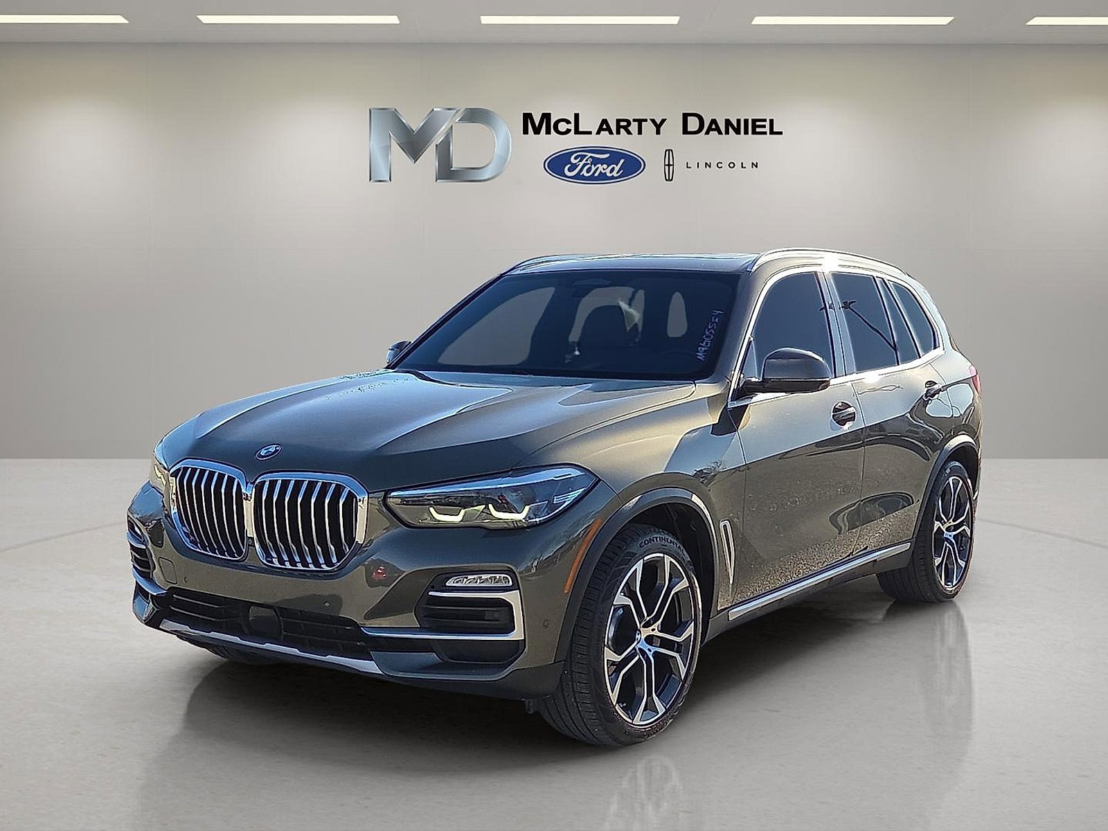 Used 2021 BMW X5 xDrive40i w/ Premium Package image 2