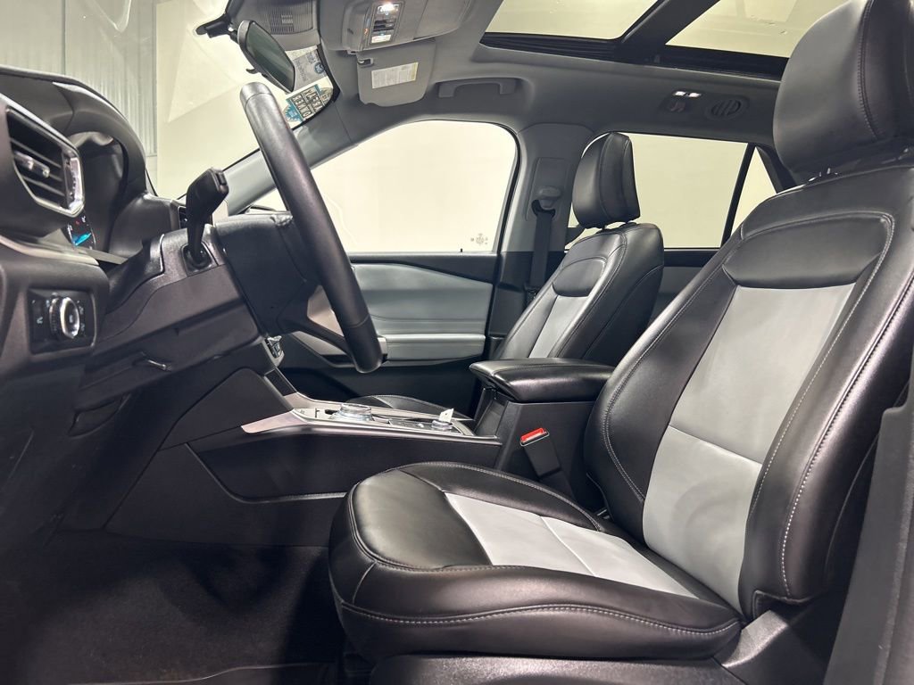 Certified 2024 Ford Explorer XLT w/ Equipment Group 202A AWD/4WD image 11