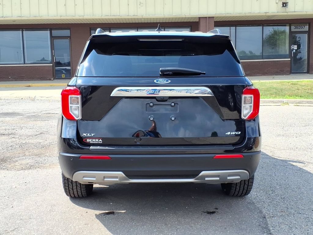 Certified 2023 Ford Explorer XLT w/ Equipment Group 202A AWD/4WD image 4