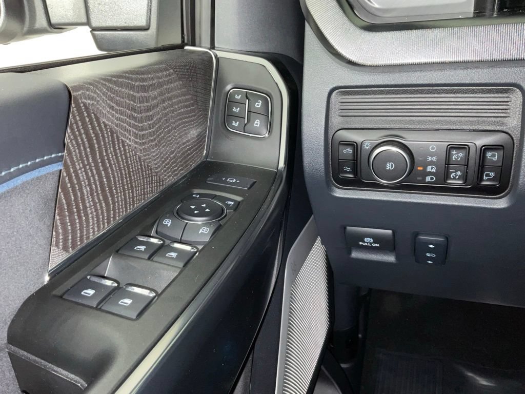 Certified 2025 Ford F250 Platinum w/ FX4 Off-Road Package AWD/4WD image 21