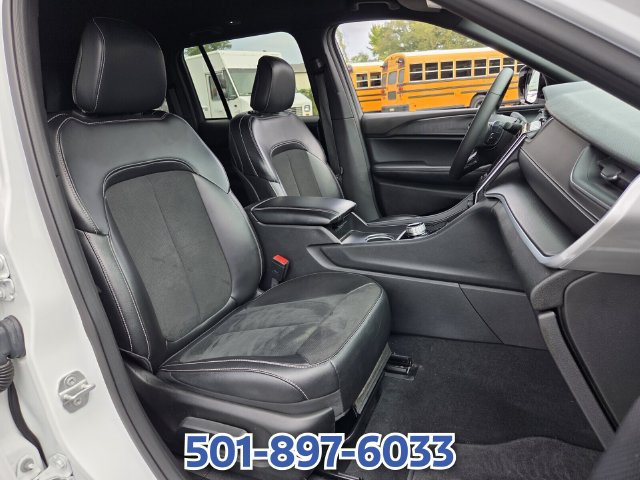 Used 2025 Jeep Grand Cherokee Altitude AWD/4WD image 15