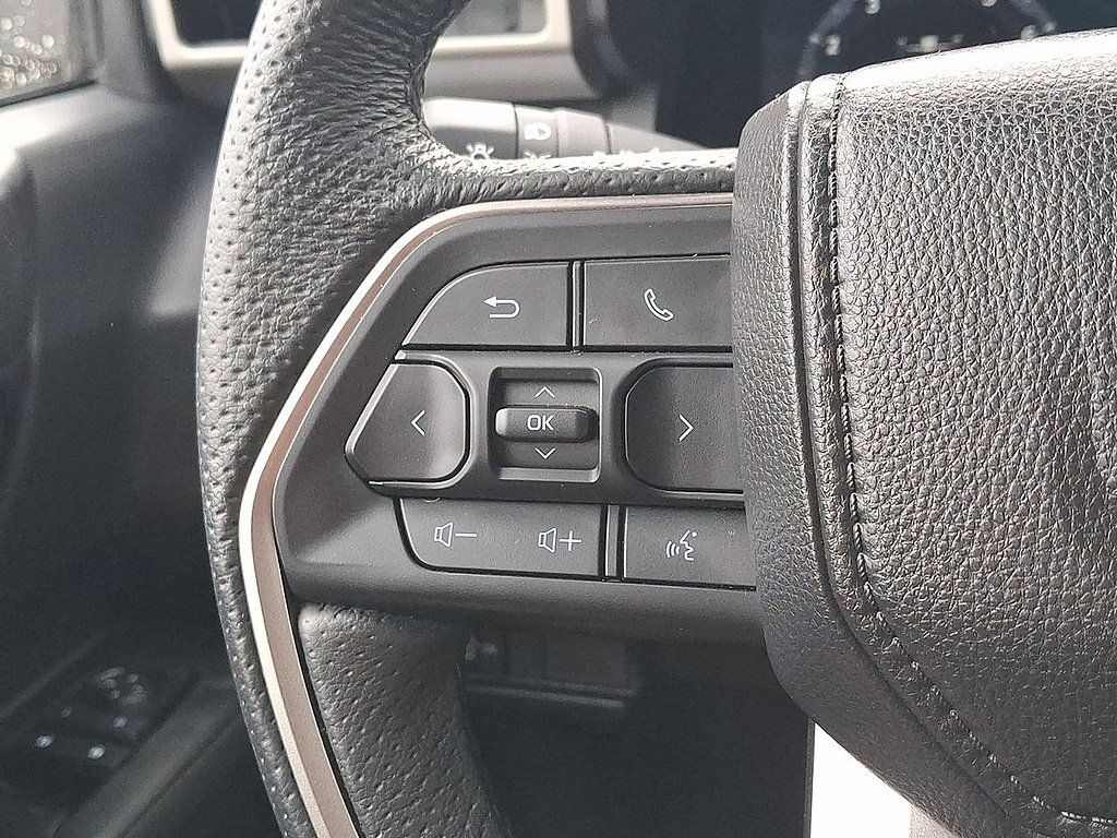 Used 2025 Toyota Tacoma TRD Sport AWD/4WD image 17