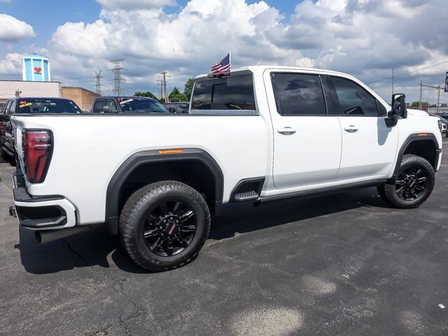 Used 2025 GMC Sierra 2500 AT4 w/ AT4 Premium Plus Package AWD/4WD image 11