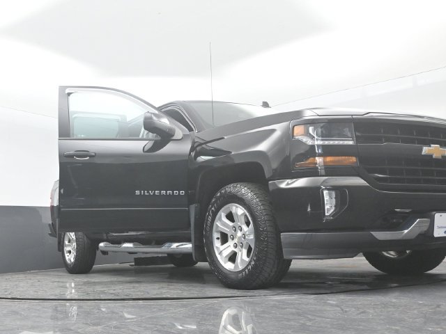 Used 2018 Chevrolet Silverado 1500 LT w/ All Star Edition AWD/4WD image 31