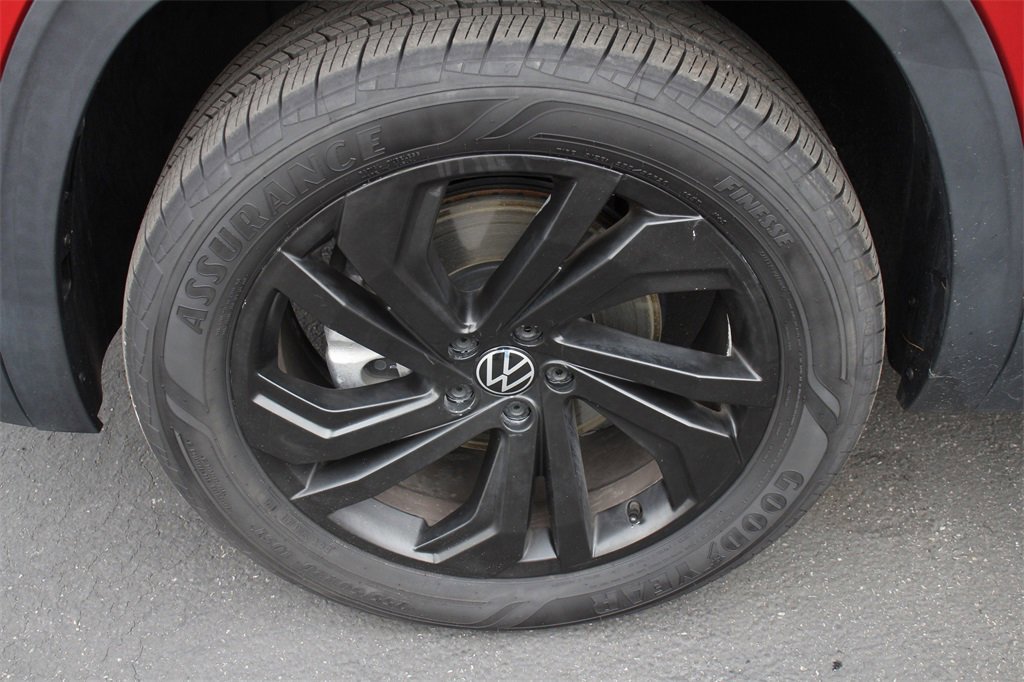 Used 2023 Volkswagen Atlas Cross Sport SE w/ Black Wheel Package image 30