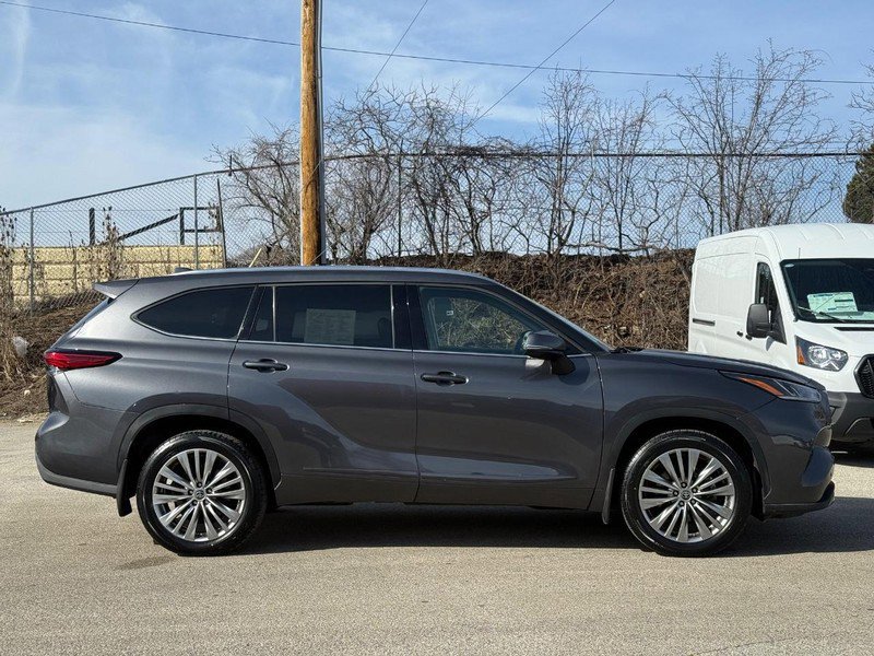 Used 2022 Toyota Highlander Platinum image 5