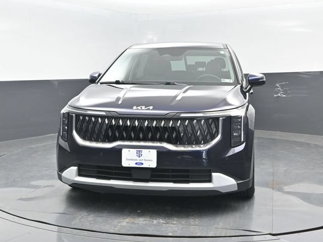 Used 2025 Kia Carnival FWD image 25