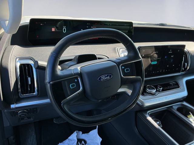 Certified 2025 Ford Expedition Platinum AWD/4WD image 9