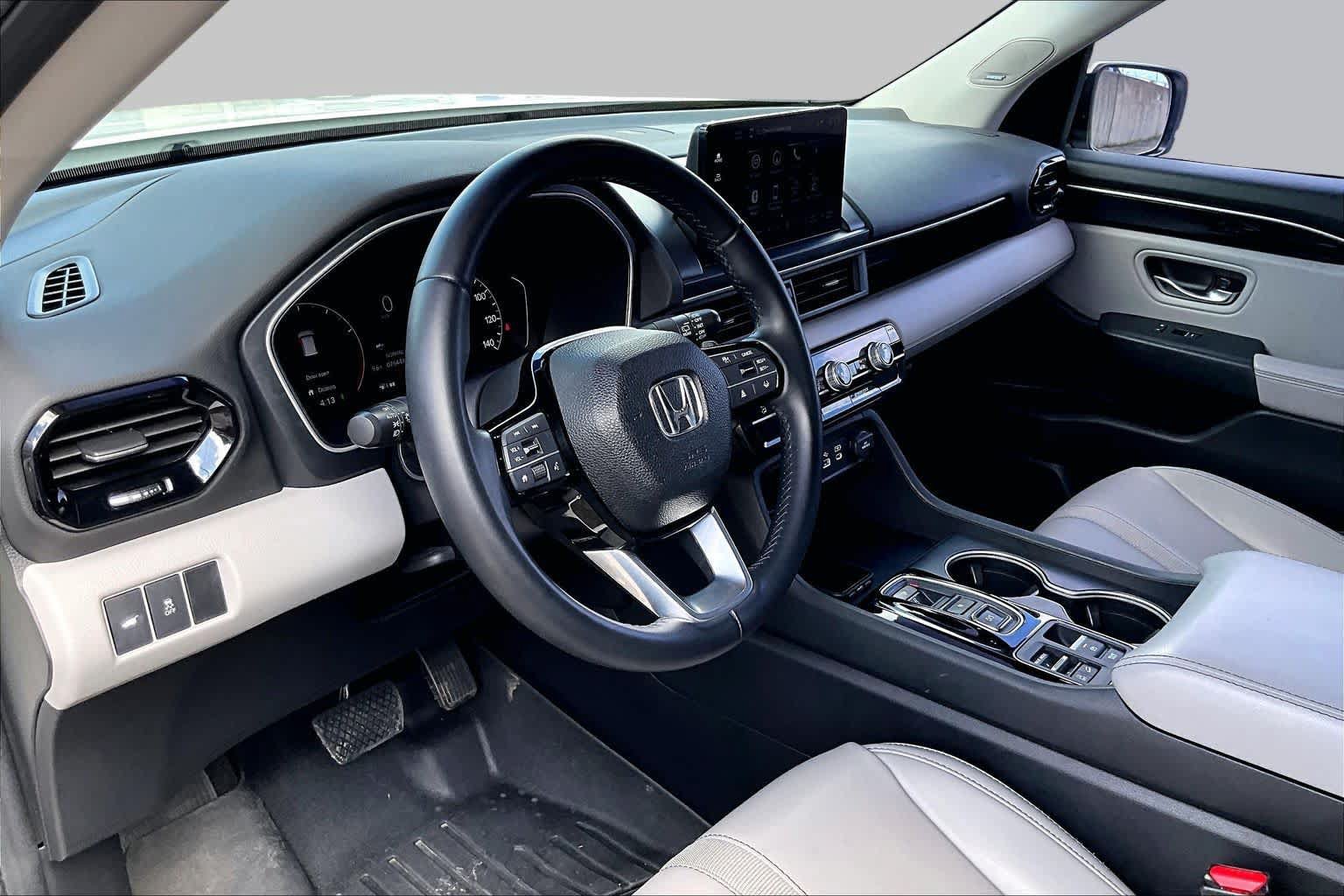 Used 2023 Honda Pilot Touring image 18