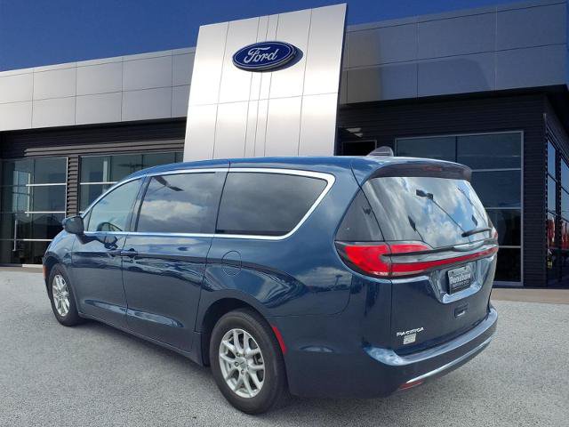 Used 2025 Chrysler Pacifica Select FWD image 3