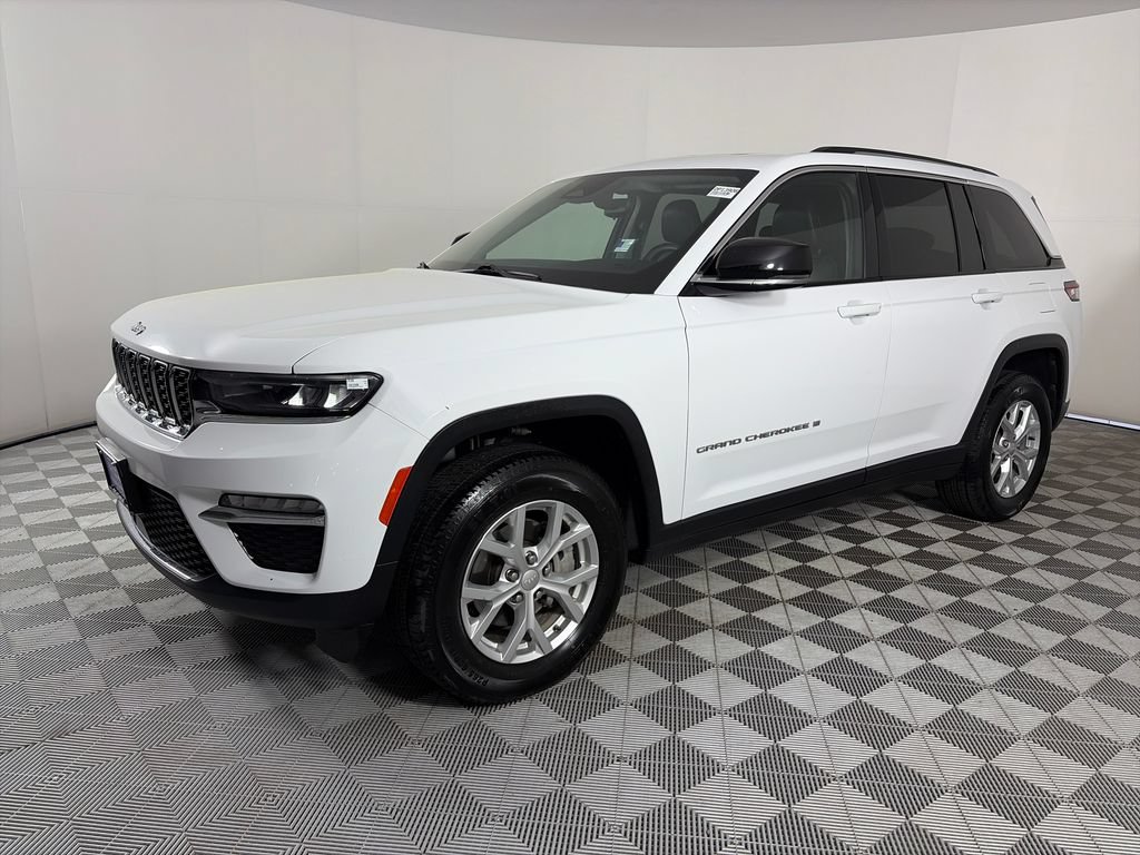 Used 2024 Jeep Grand Cherokee Limited AWD/4WD image 3