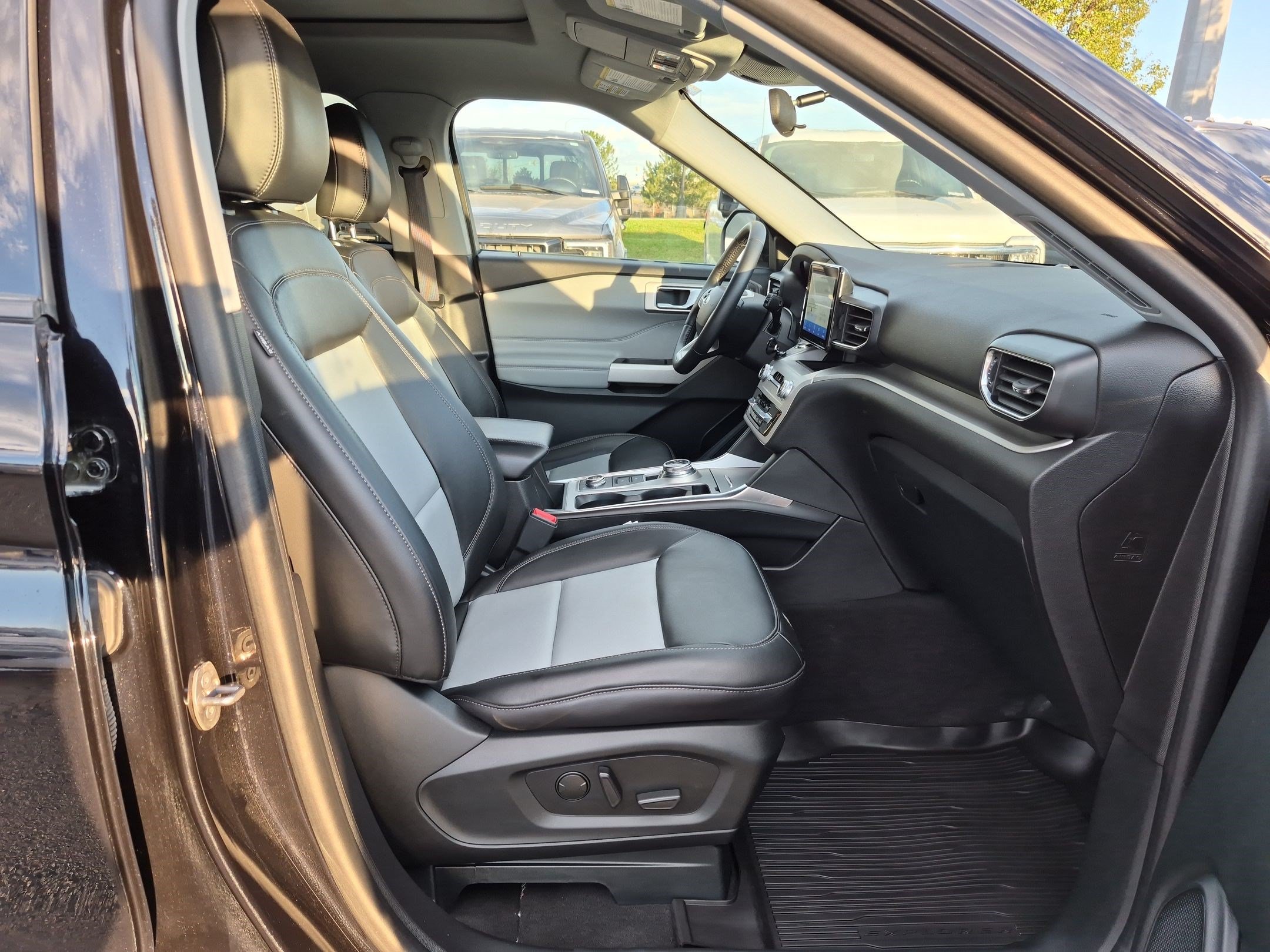 Certified 2024 Ford Explorer XLT w/ Equipment Group 202A AWD/4WD image 34