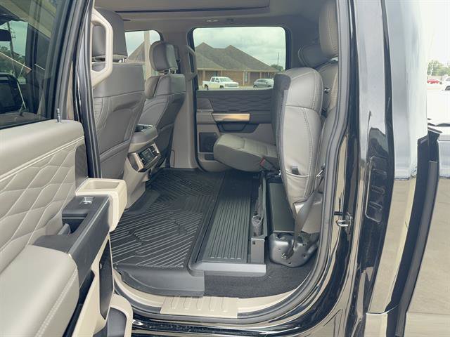 Certified 2025 Ford F250 Platinum w/ Platinum Plus Package AWD/4WD image 9