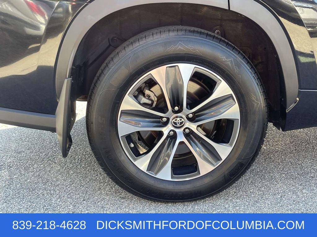 Used 2023 Toyota Highlander XLE image 7