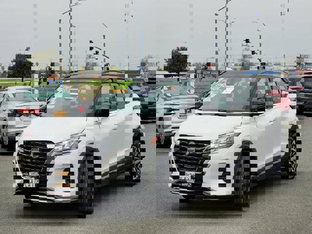 Used 2024 Nissan Kicks SR w/ SR Premium Package image 8