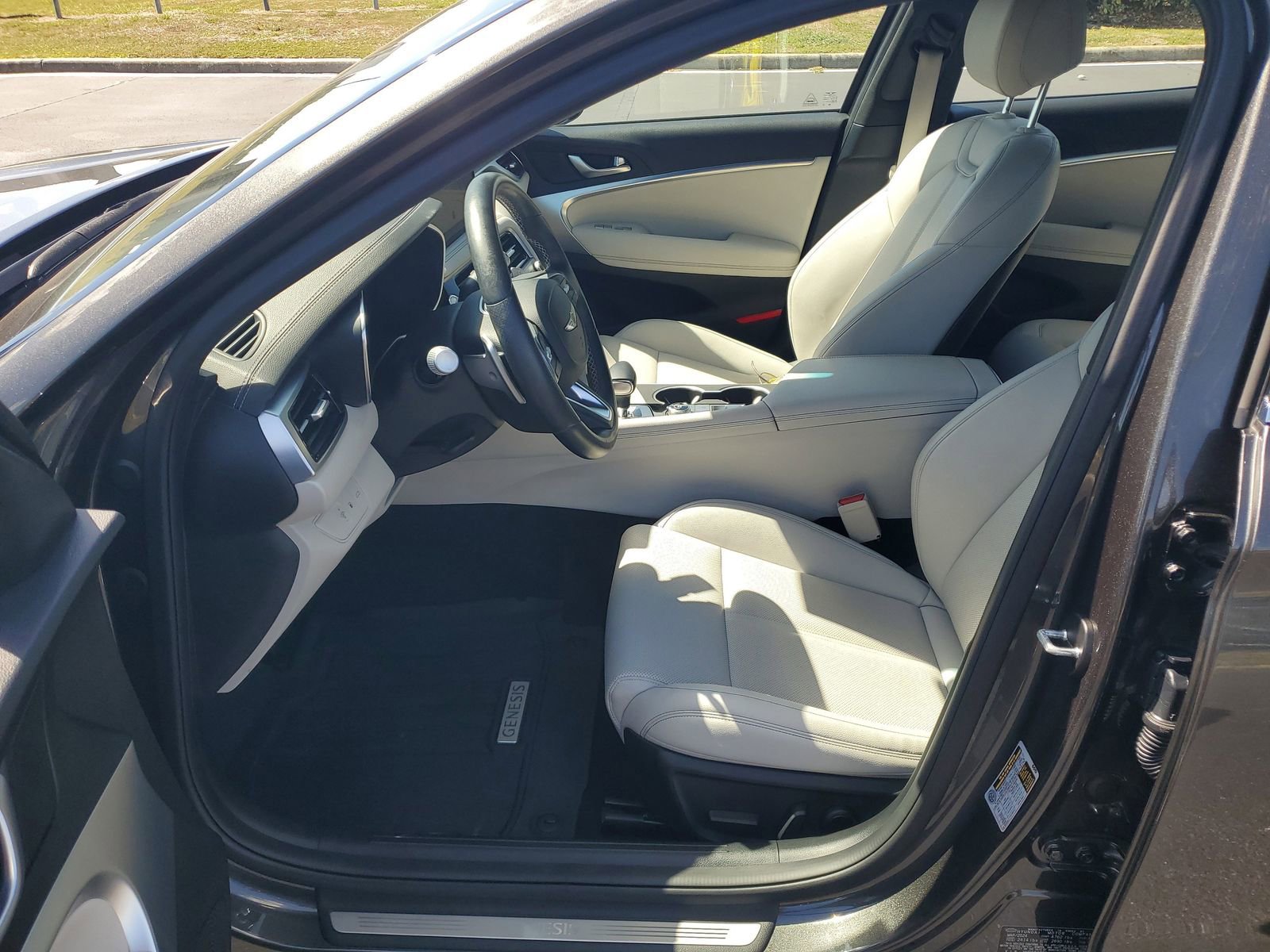 Used 2025 Genesis G70 2.5T RWD image 16