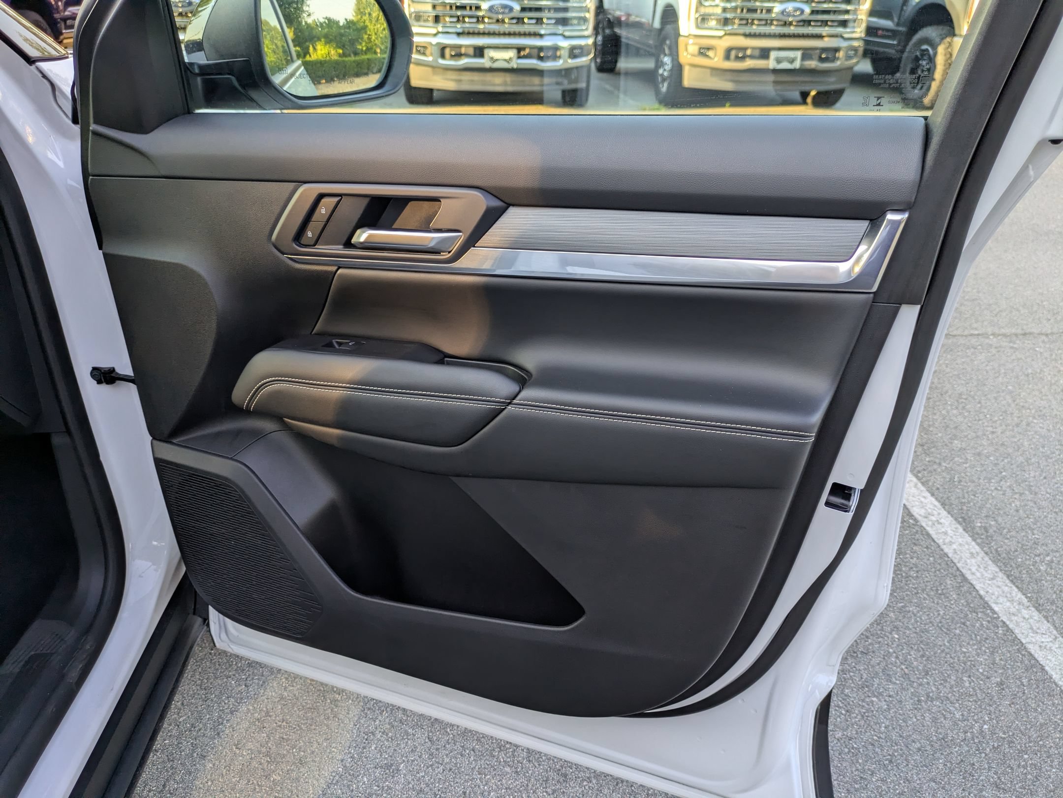 Used 2025 GMC Terrain Elevation w/ Black Edition AWD/4WD image 39