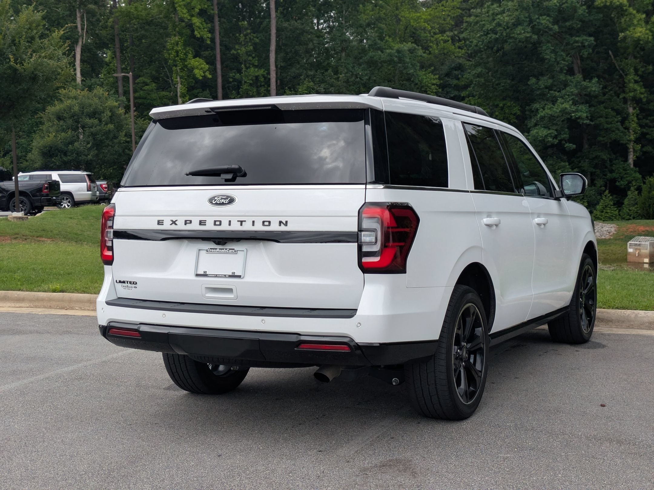 Certified 2023 Ford Expedition Limited AWD/4WD image 3