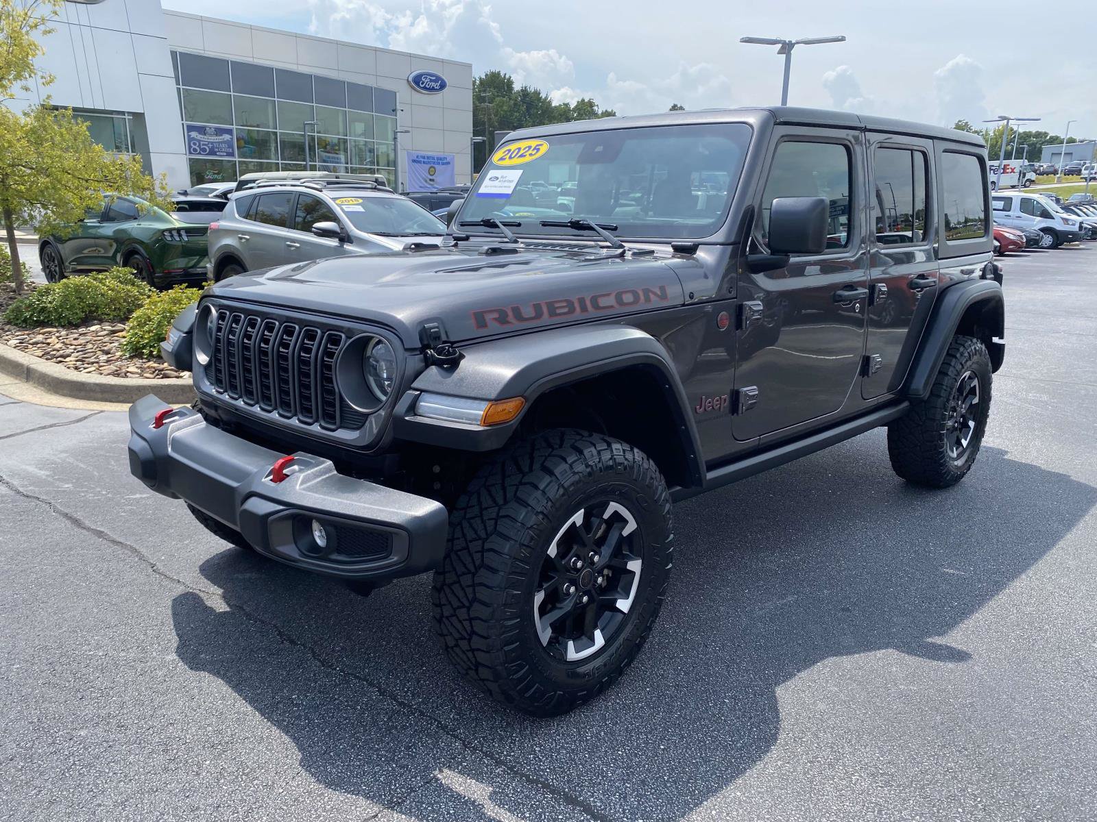Used 2025 Jeep Wrangler Unlimited Rubicon AWD/4WD image 3