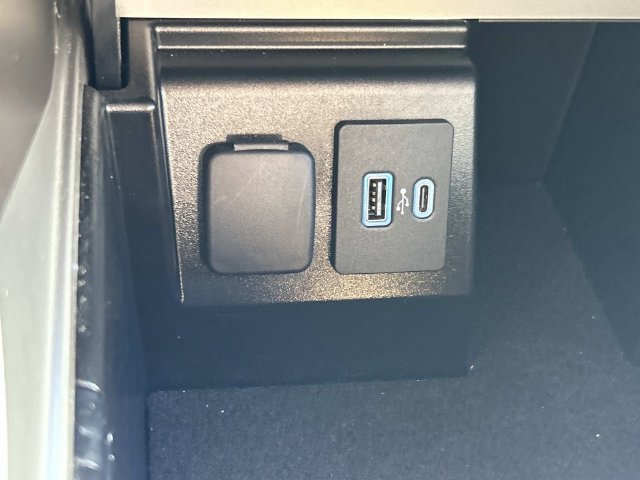 Certified 2021 Ford Explorer Platinum w/ Equipment Group 601A AWD/4WD image 42