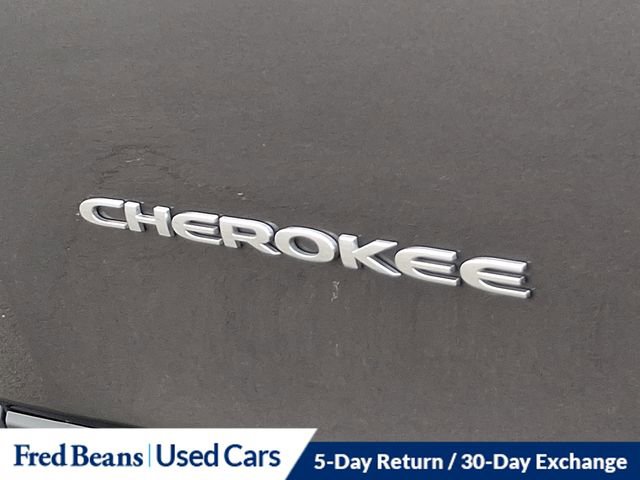 Used 2018 Jeep Cherokee Latitude Plus AWD/4WD image 31