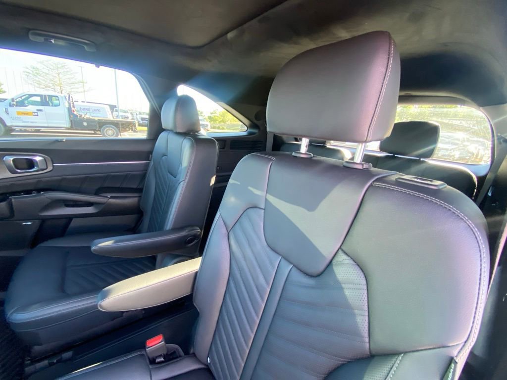 Used 2025 Kia Sorento SX Prestige image 24