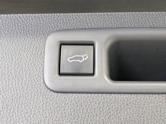 Used 2023 Toyota Highlander XLE AWD/4WD image 22