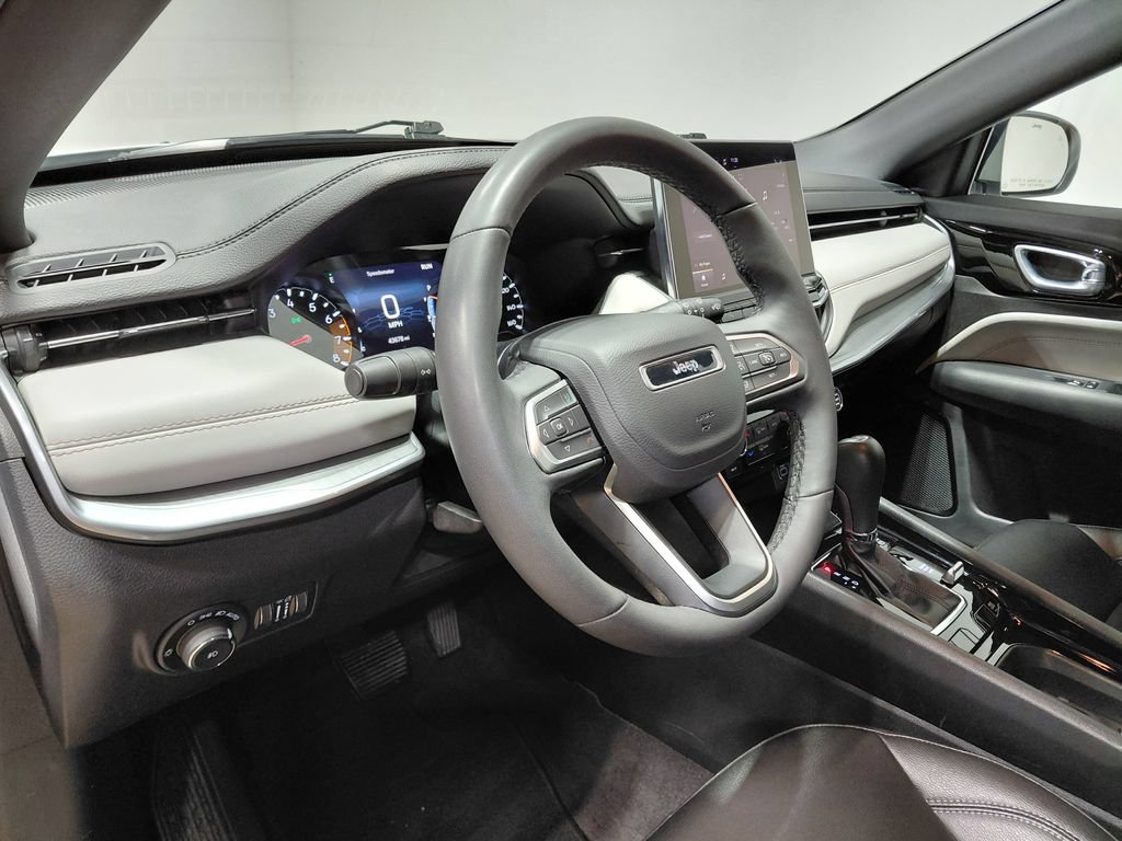 Used 2025 Jeep Compass Limited AWD/4WD image 21